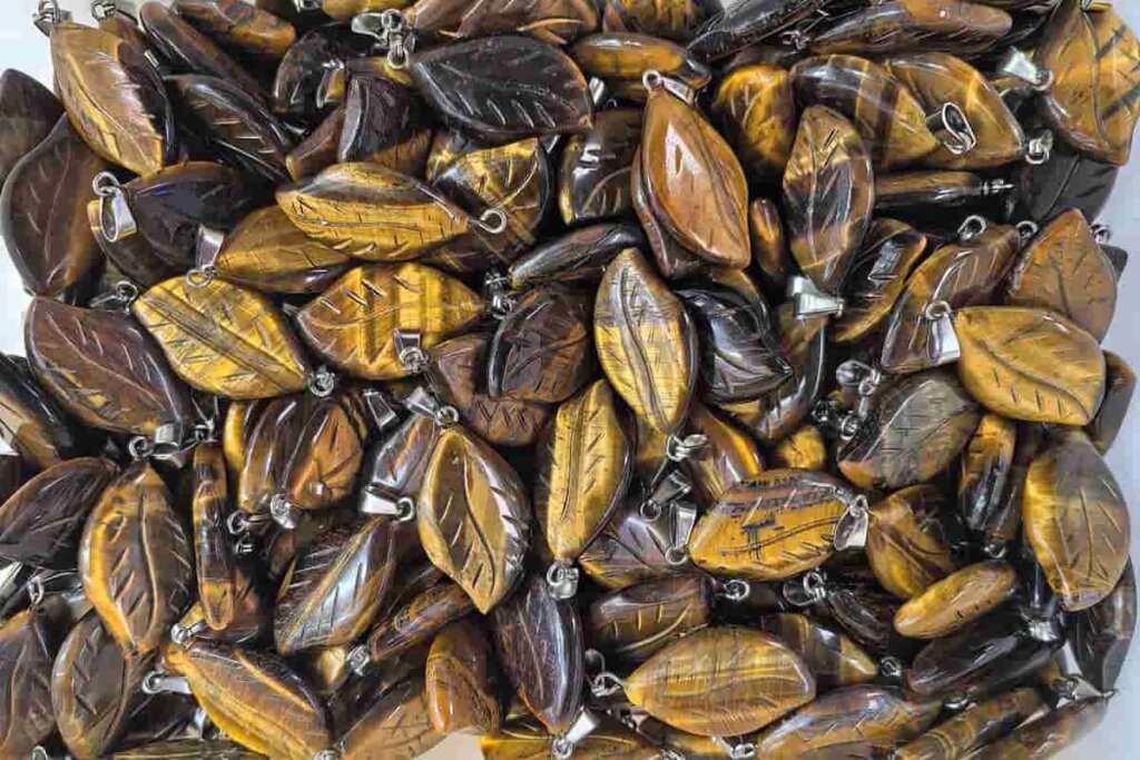 Tiger Eye Benefits reflected in leaf tiger eye stones for clarity and balance