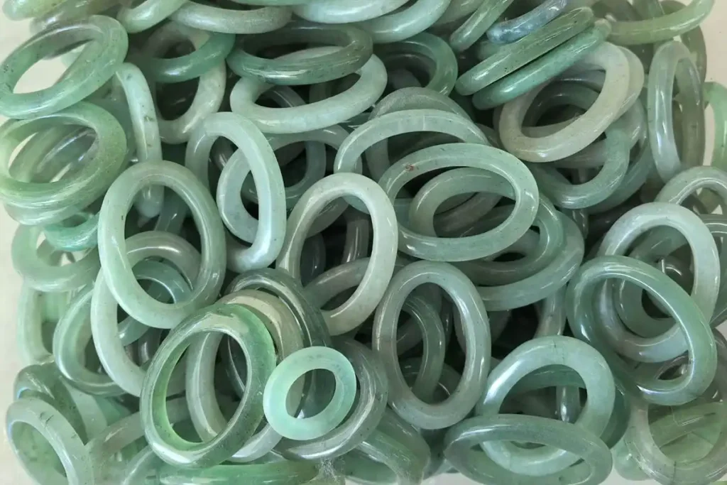 Green Aventurine Benefits displayed through oval-shaped polished gemstones for jewelry use.