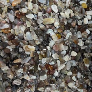 Botswana Agate Chip Stone 7–9mm showing natural patterns and colors, representing Botswana Agate meaning of balance and grounding.